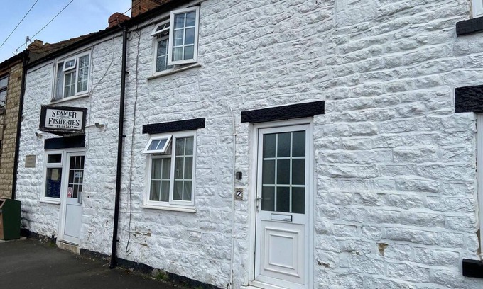 Scarborough Cottage | 3 Bedroom Cottage, Sleeps 5 Village Location