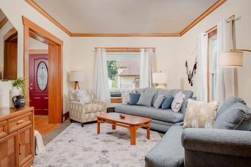 Oshkosh House | 3 Bedroom Family Home - University of Oshkosh