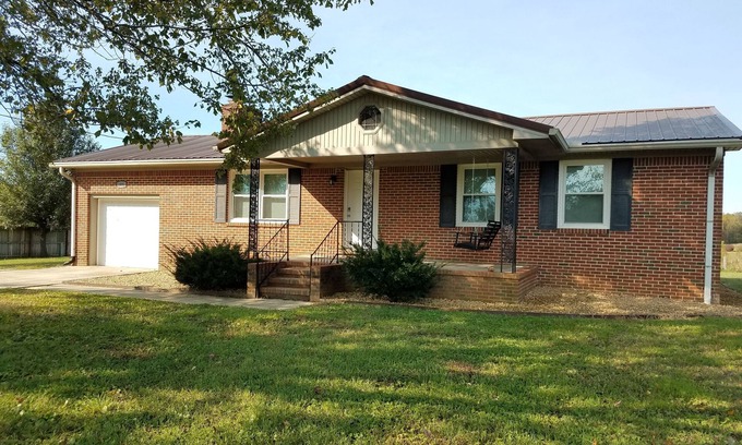 Cookeville House | 3 bedroom home in the country. Close to Cookeville! No cleaning fee!