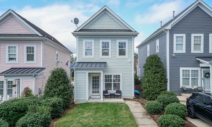 Umstead House | 3-bedroom house in charming Raleigh with AC