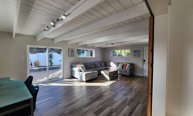 Fire Mountain House | 3-bedroom house in fabulous Oceanside 1 mile to beach