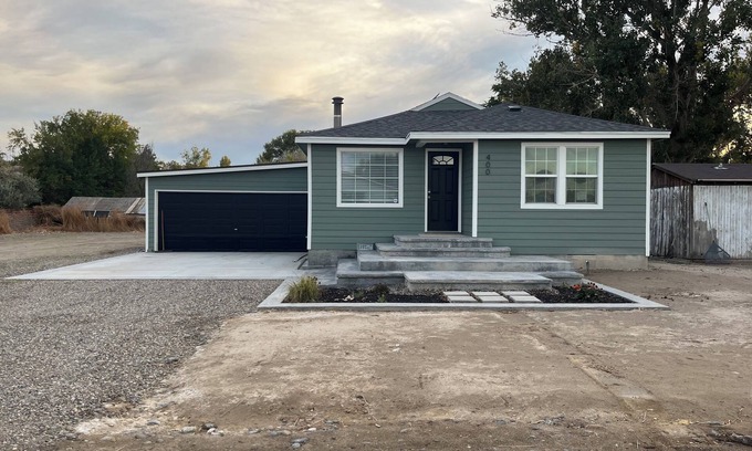 Grand View House | 3-bedroom house in Grand View with AC