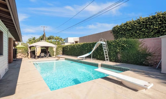 North Tustin House | 3-bedroom house in wonderful Santa Ana with AC