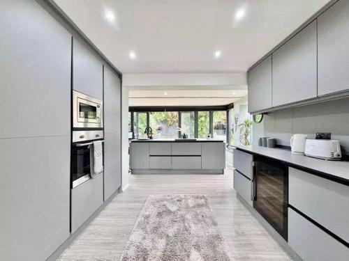 Stonnall Bed & Breakfast | 3 bedroom luxury house - Quiet & Central with free parking