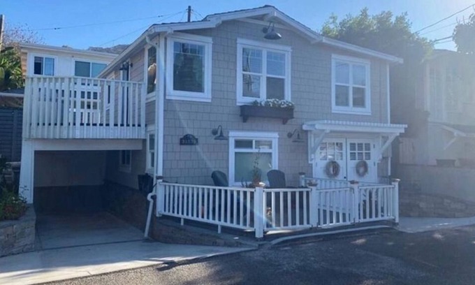 South Laguna Apartment | 3 Bedroom Single family L-459413 by Houzlet
