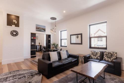 Hobart Central Business District Apartment | 3 Bedroom Spacious Inner-City Pad with car park