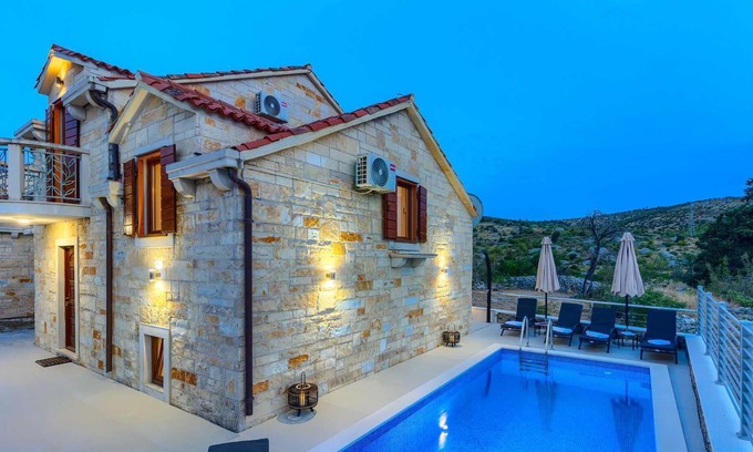Dracevica Villa | 3 bedrooms, 2 bathroom villa with pool and nature views