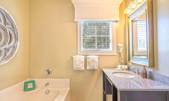 Lackey Cottage | 3 Bedrooms Cottage Suite Village in King's Creek weekly booking 8 days/7nights