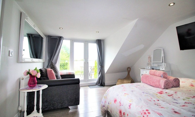Norham Cottage | 3 Bedrooms - 2 Bath Rooms - Dog Friendly - Parking