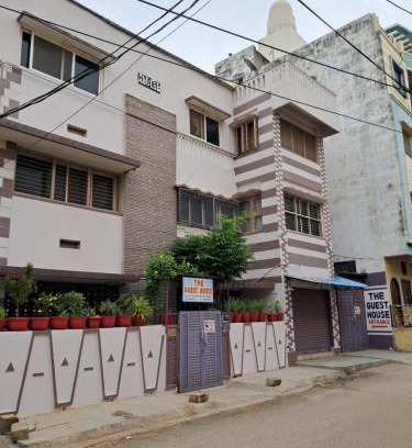 Hyderabad Apartment | 3 BHK Non-AC for 4 to 10 Guests for Families