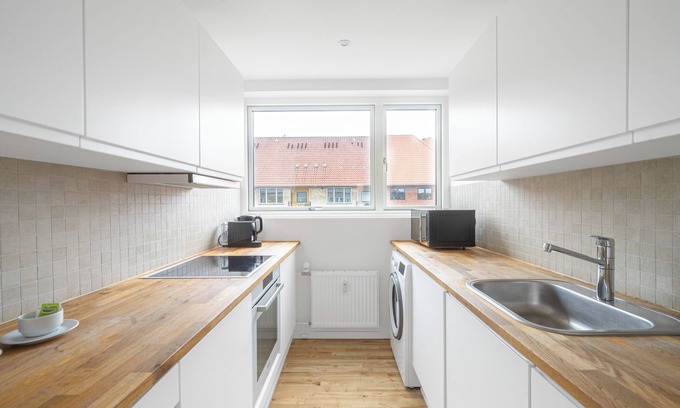 Frederiksberg Apartment | 3-BR apartment w/a balcony in Frederiksberg - 203
