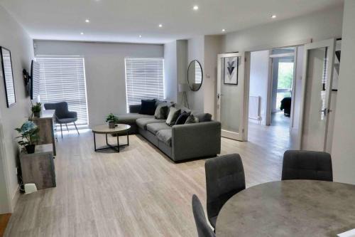 Ecclesall House | 3 Br Bungalow Close To Peak District With Garden