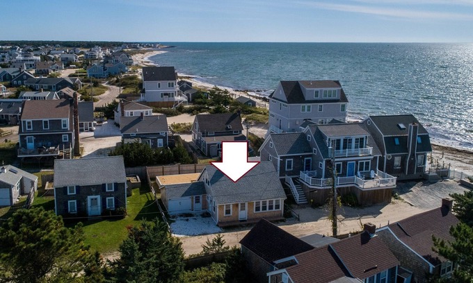 West Dennis Cottage | 3 Doors from Private Beach on Nantucket Sound