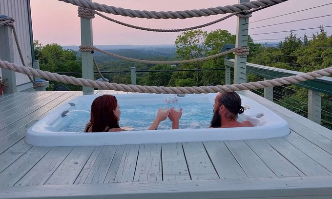 Eureka Springs House | 3 King Suites, Heated Pool, Hot Tub