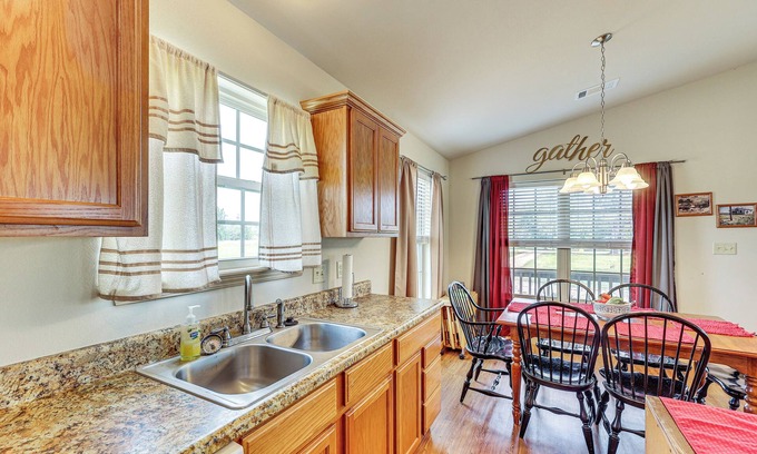 Fort Coffee Cottage | 3 Mi to Arkansas River: Rural Family Home w/Yard