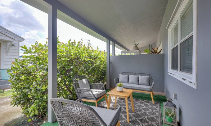 Royal Poinciana House | 3 Mi to Beach: Quaint Home w/Patio in Hollywood