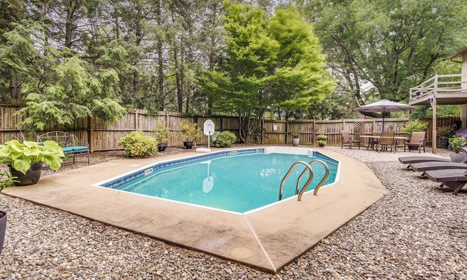 Eden House | 3 Mi to Downtown: Inviting Lancaster Home!