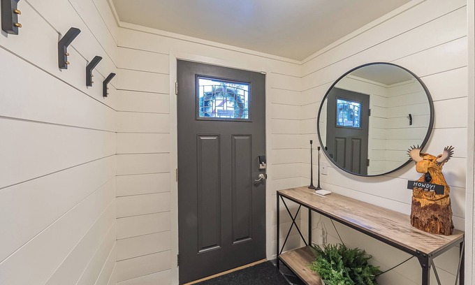 Sand Lake House | 3 Miles from Airport! 2 Minute Walk to Groceries!