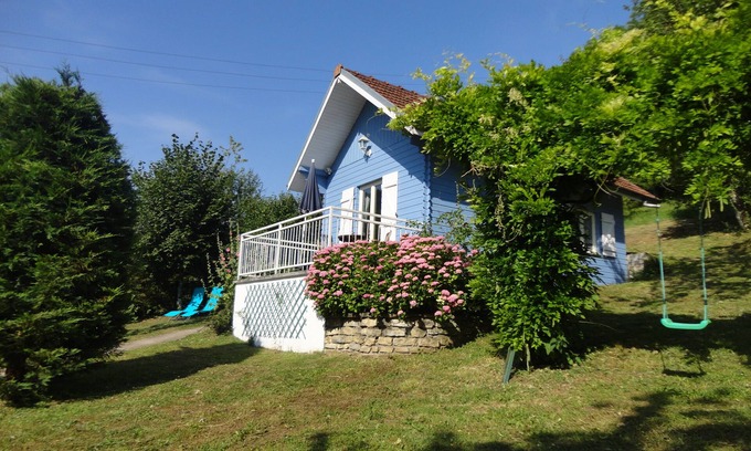 Baume-les-Dames Ski Chalet | 3-star gîte, green setting, close to shops, free WiFi