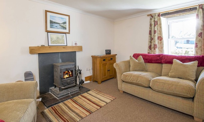 Dinas Cross House | 3 Tower Hill, Holiday Home Brynhenllan, Sleeps 6, 3 bedrooms, bathrooms