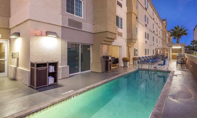 Anaheim Resort Hotel | 3 Units | 2 Double Beds Each | Near Disneyland