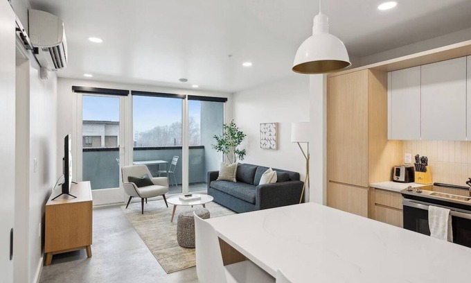 Rio Grande Hotel | 3 Units |SLC Vacation w/Kitchen | Stylish City Living Near Temple Square