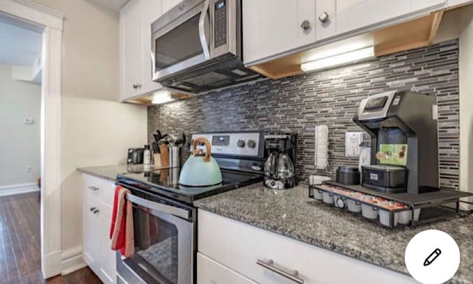 St. Louis Apartment | #301 Best location in the Heart of Dalmar Loop