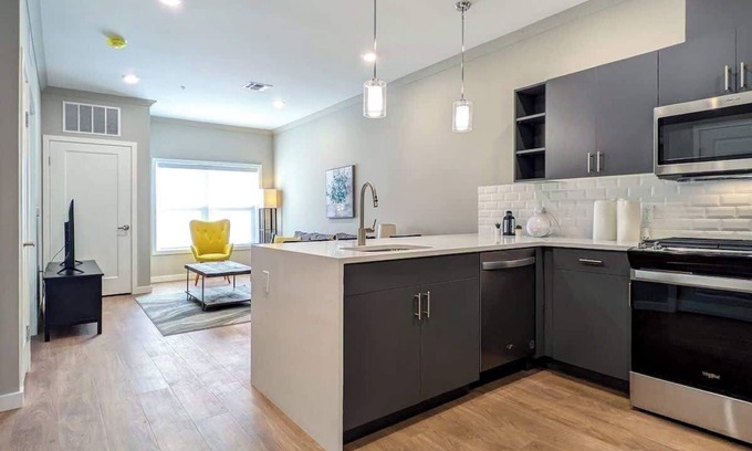 Dunellen Apartment | 327 Modern 1BR Apt Walk to NJT