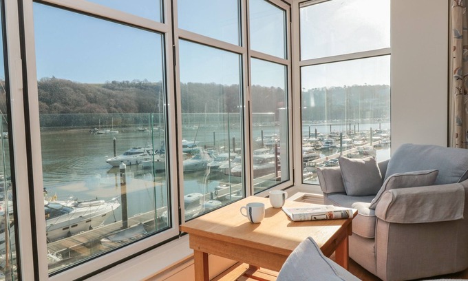 Dartmouth House | 33 Dart Marina