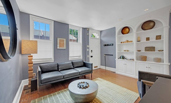 Society Hill Apartment | 337 South 6th Street
