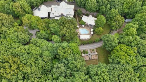 Kingston Springs House | 35 Acre Estate w Pool Spa Wine Cellar Gym Near Golf Club La Pearla Ranch by AvantStay