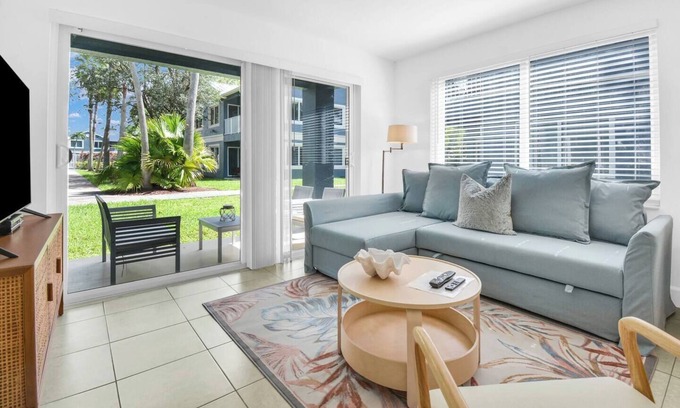 Boca Raton Apartment | 350B - Boca Retreat w/Pool, Parking, Near Evert Tennis & Shops