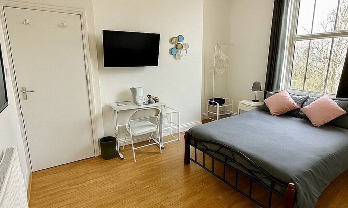 Harringay House | 356 Manor House Central London Room 2