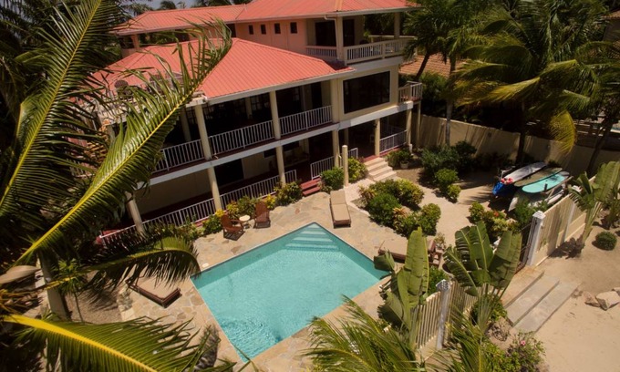 Surfside Villa | 372 m² Villa ∙ 6 bedrooms ∙ 12 guests