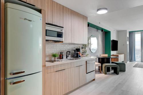 Las Vegas Apartment | 37th FLOOR STUDIO STRIP VIEW Palm Place Resort