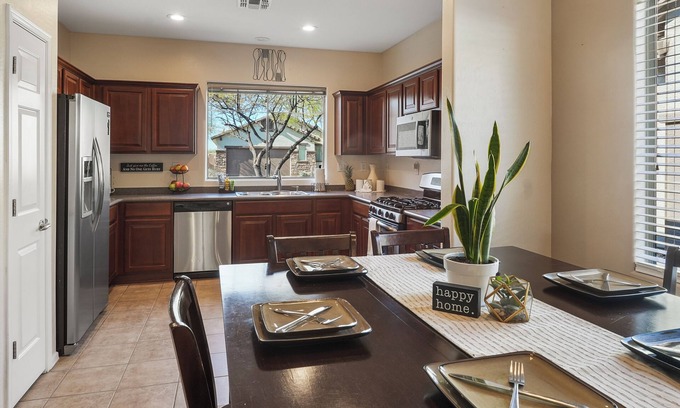 Anthem House | 3bd - Seasonal Stays-Country Club - Peaceful & Private Yard