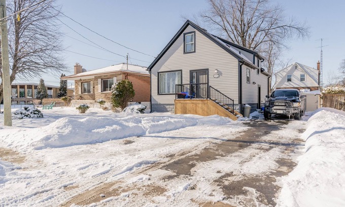 Hamilton Apartment | 3BDR BBQ Smart TV Main Floor Unit Hamilton