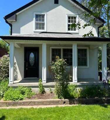 Mineola House | 3BDRM Home minutes to Port Credit & Waterfront trails in Mississauga