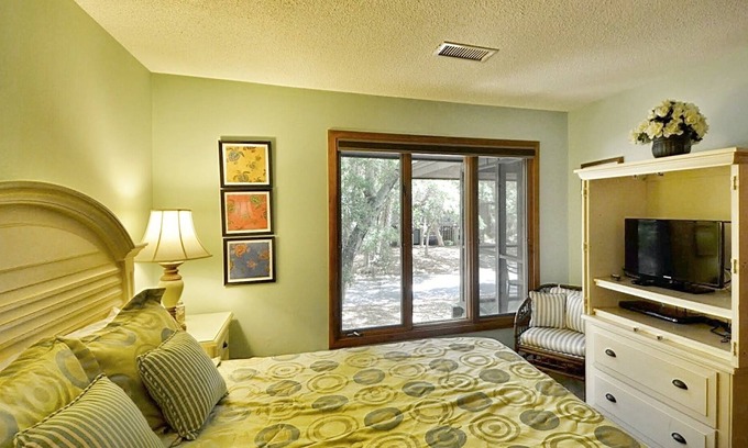 Kiawah Island Cottage | 3BR/2BA COTTAGE SLEEPS 8 ACROSS THE STREET FROM BEACH