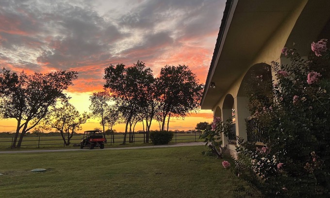 Manor Other | 3BR/2BA Escape the City for Country Charm Just Outside Austin