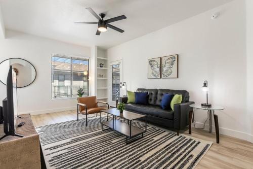 Kierland Apartment | 3BR CozySuites at Kierland Commons with pool #12