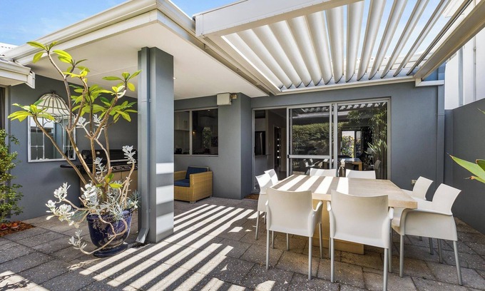 North Fremantle House | 3BR Family Retreat, 7 min Walk to Beach & Cafes