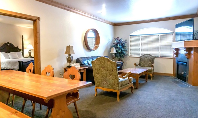 Zermatt Villa | 3BR-Midway ~Pool, Hot Spring, Spa Villa 1041-3