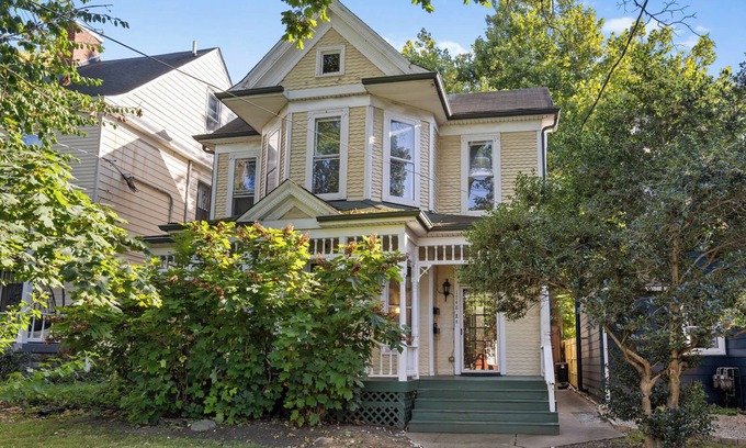 Clifton Apartment | 3BR Work-Friendly Lou Stay Near Bourbon Trail!