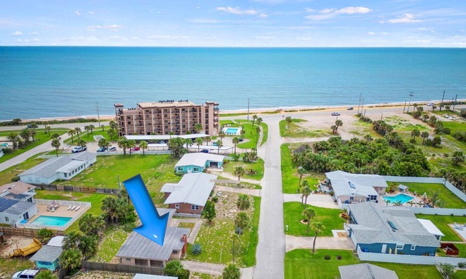Ormond By The Sea Palt House | 3rd House from the Beach! ~ Family-Friendly Home ~ Just 2-Min Walk to the Ocean!