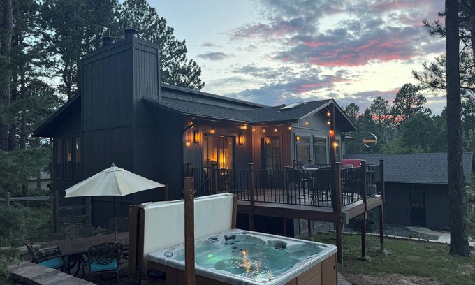 Woodmoor House | 4-bed 3-bath house with hot tub, fenced yard, and garage in Monument
