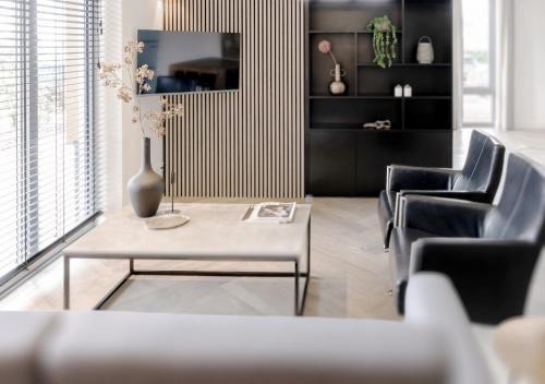 Ledeacker Apartment | 4-bed Apartment Kitchen Free Parking