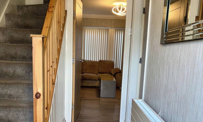 Erdington House | 4 Bed House-sleeps 8-free Parking