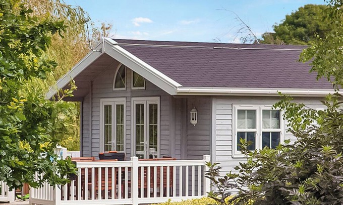 New Forest District Ski Chalet | 4 bedroom accommodation in Milford-on-Sea, Nr Lymington