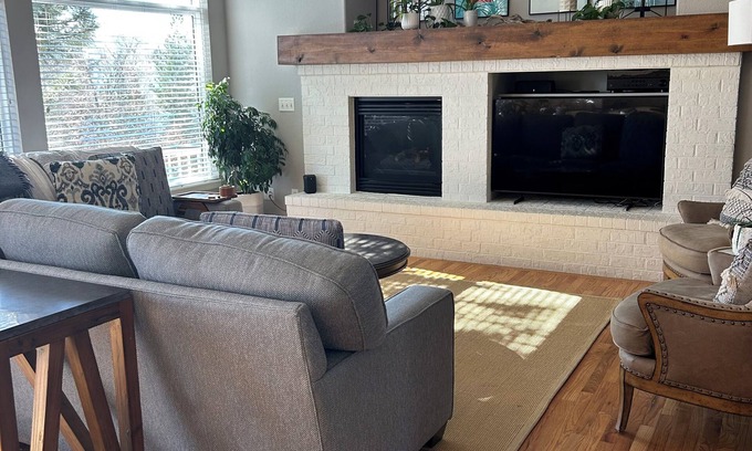 Arvada House | 4-bedroom House in West Arvada with AC, WiFi, Golf - Available Summer of 2025